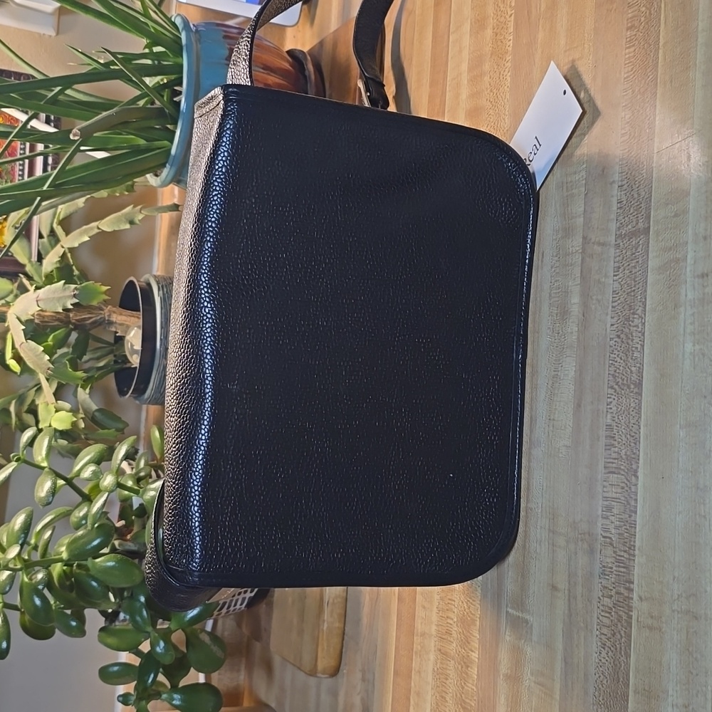 Elegant Mario Valentino Black Leather Unisex Shoulder Bag - Picture 2 of 8